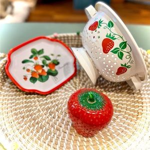 Vintage Strawberry Kitchen Decor - 3 PCs